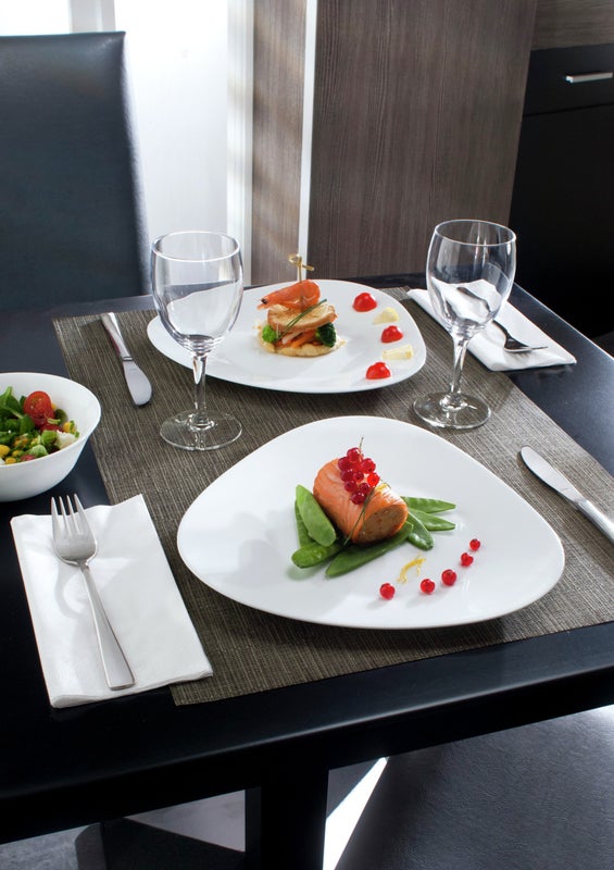 Elegance viinilasit ravintolakattauksessa